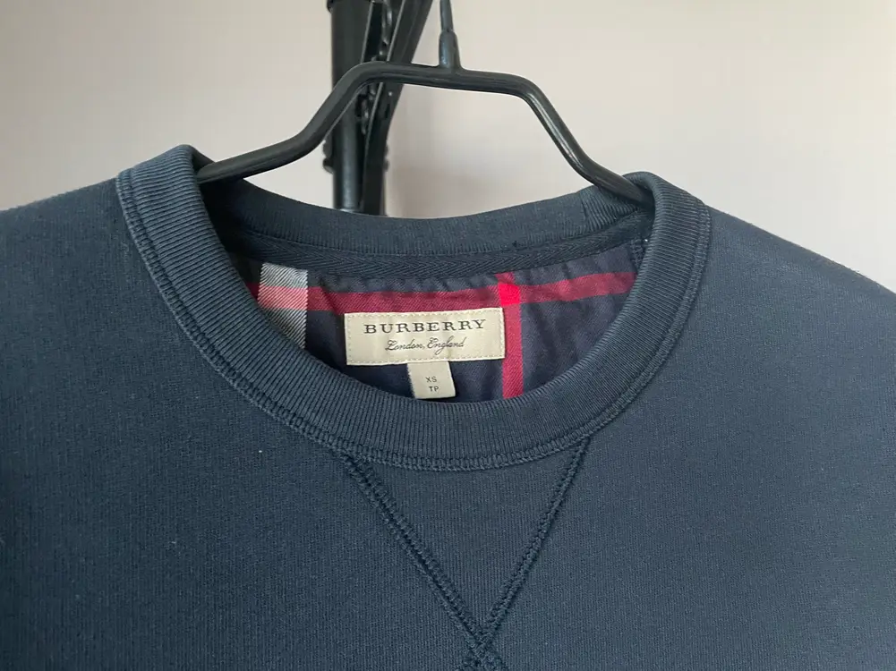 정품 버버리(burberry) 스웻셔츠 네이비컬러 XS사이즈 이미지