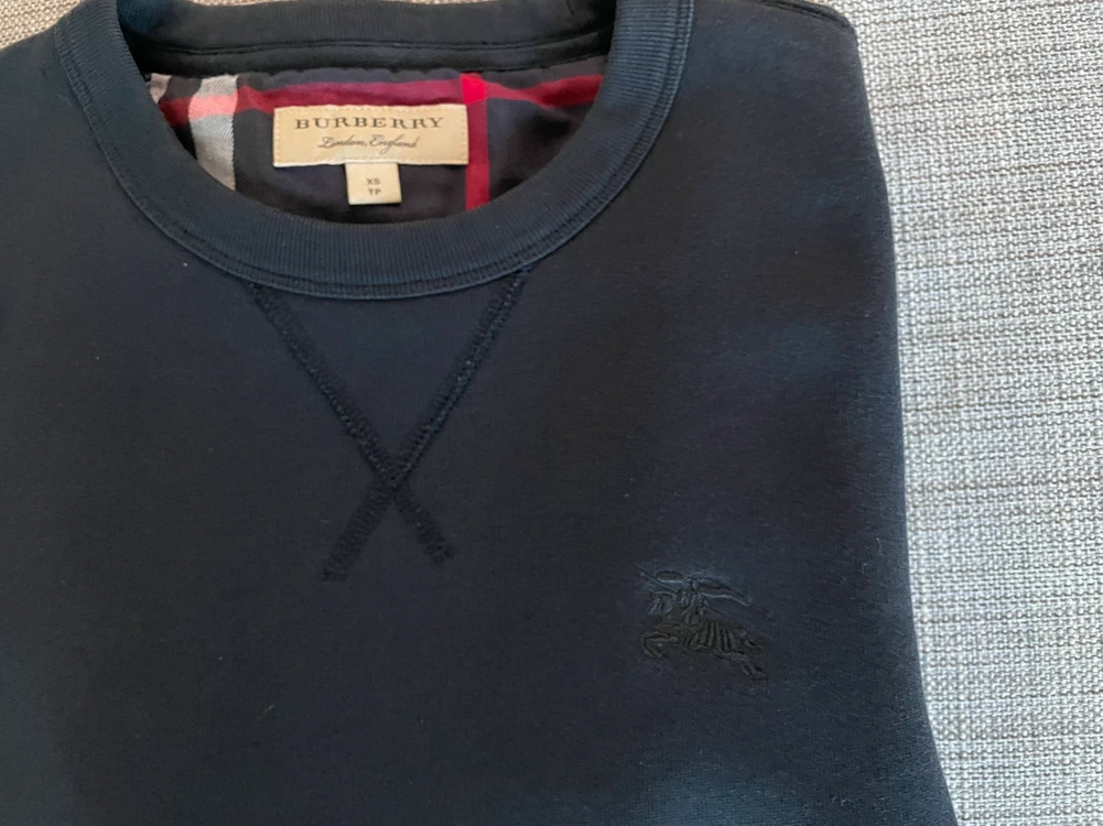 정품 버버리(burberry) 스웻셔츠 네이비컬러 XS사이즈 이미지