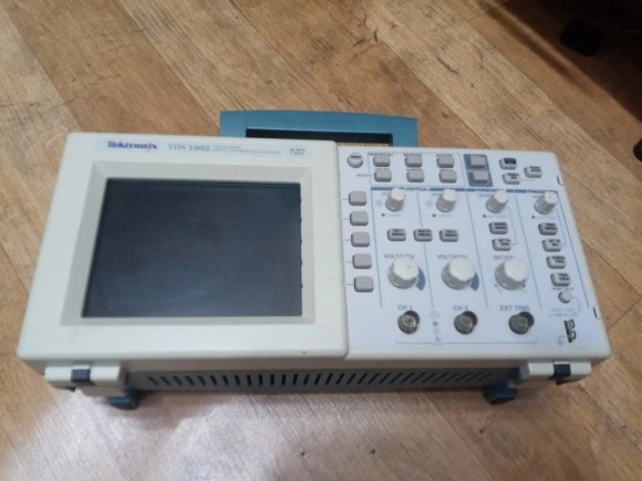 Tektronix TDS-1002 2채널 오실로스코프 60MHz 1GS/s 이미지
