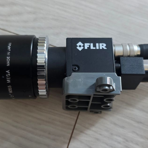 Flir 카메라 랜즈 포함 이미지