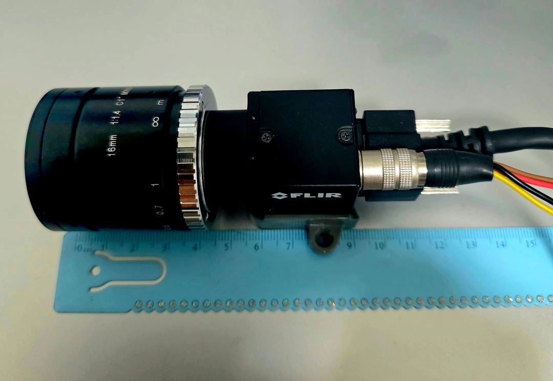 Flir 카메라 랜즈 포함 이미지