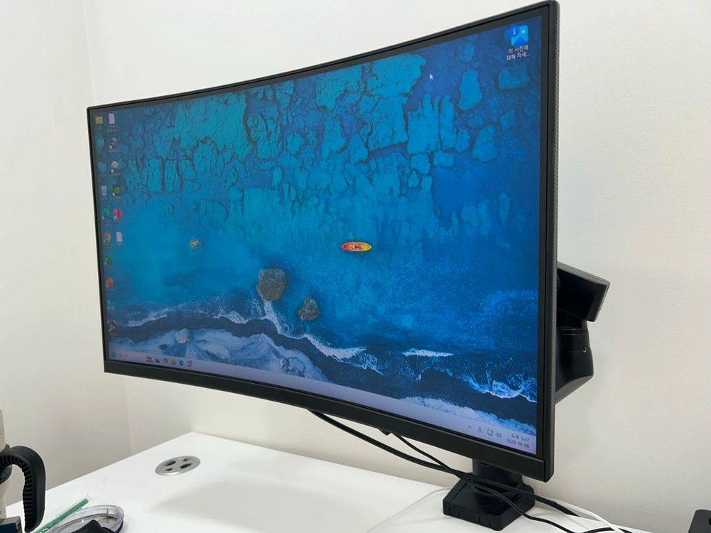 게이밍 컴퓨터+모니터+마우스(rtx 4060 ti 등) 이미지