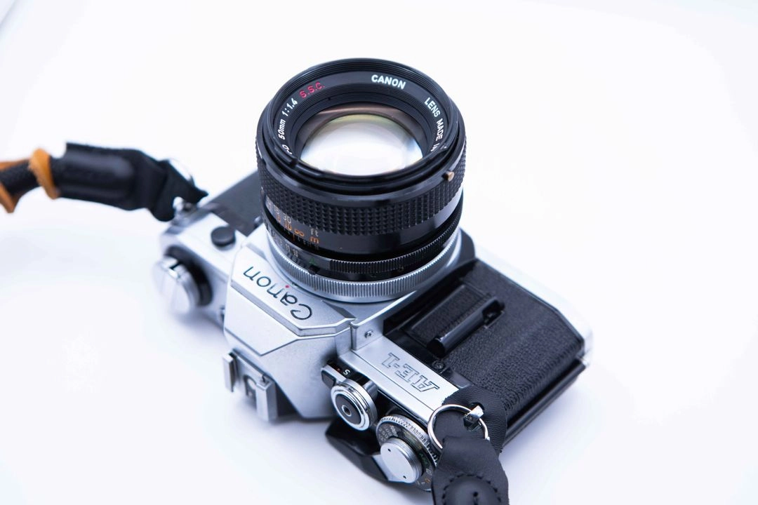 캐논 AE-1 필름 카메라 FD 50mm F1.4 렌즈 이미지