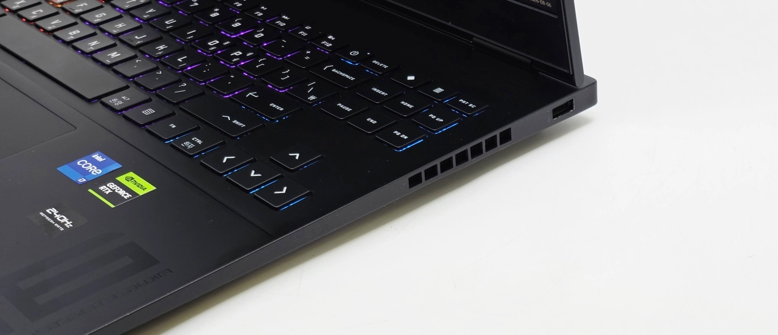 HP OMEN 16 Slim u0037TX i7/ RTX 4070 / RAM 32GB / SSD 1TB 게이밍노트북 이미지