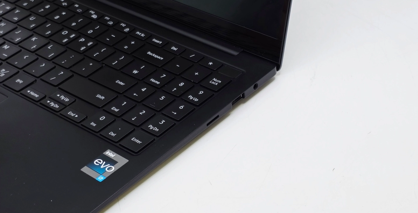 삼성 갤럭시북2 프로 NT950XEE-XC71G i7 12세대 / Arc A350M / 초경량 1.17kg 이미지