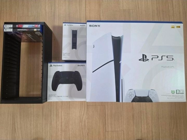 ps5 플스5 슬림 디스크 에디션 + 듀얼센스2개 +충전 거치대+ 게임 2개 - 안심되는 중고거래