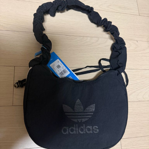 아디다스 숄더백 새상품 이미지