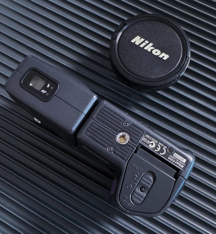 니콘 쿨픽스, Nikon Coolpix 990 + Wide Lens + Original Strap + CF 이미지