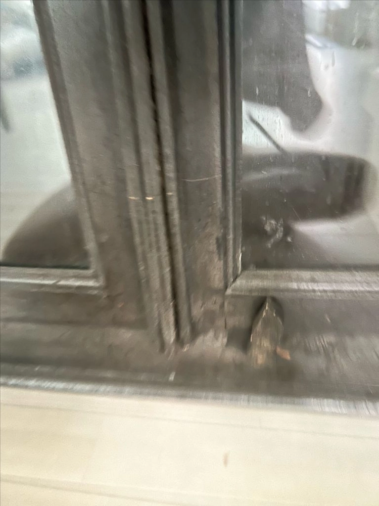 crateandbarrel 장식장 이미지