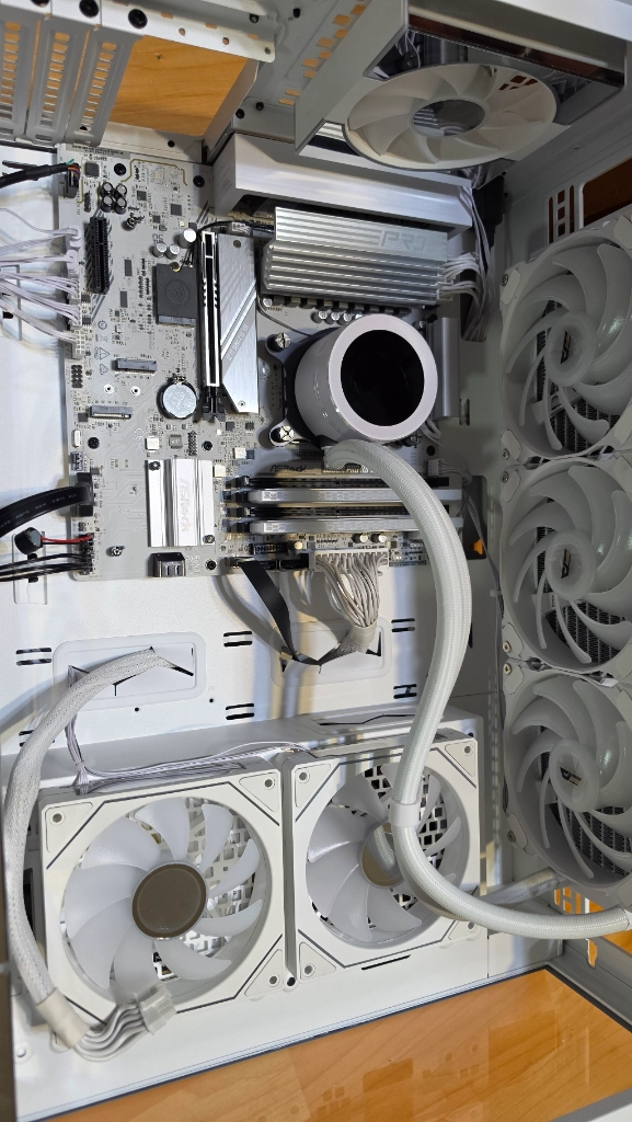 라이젠 9800x3d rtx4070ti super 컴퓨터 본체 이미지