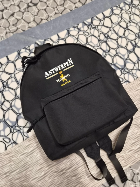 베트멍 앤트워프 로고 백팩 팝니다 vetements antwerp logo backpack 이미지