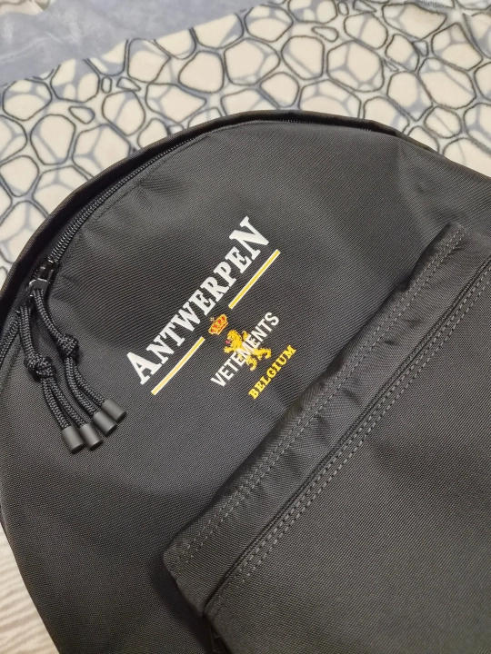 베트멍 앤트워프 로고 백팩 팝니다 vetements antwerp logo backpack 이미지