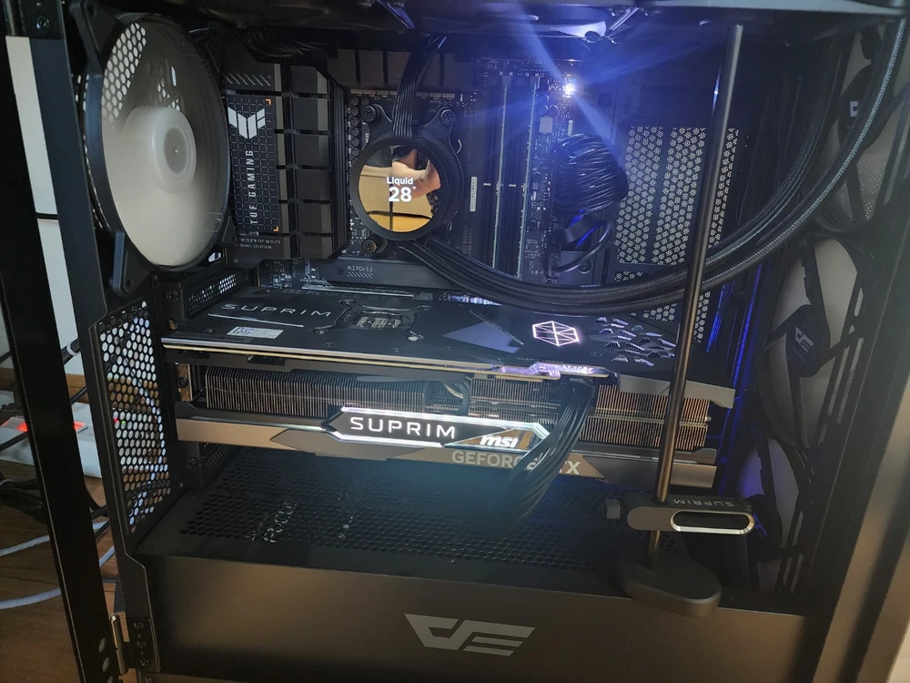 RTX 4090 슈프림X D6X 24GB, AMD 라이젠 9-5세대 7950X3D 고성능 게이밍 PC - 안심되는 중고거래