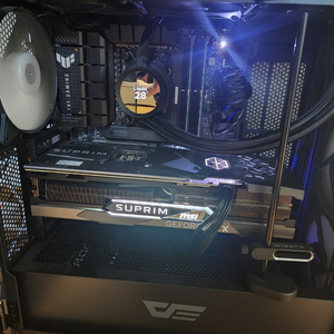 RTX 4090 슈프림X D6X 24GB, AMD 라이젠 9-5세대 7950X3D 고성능 게이밍 PC 이미지