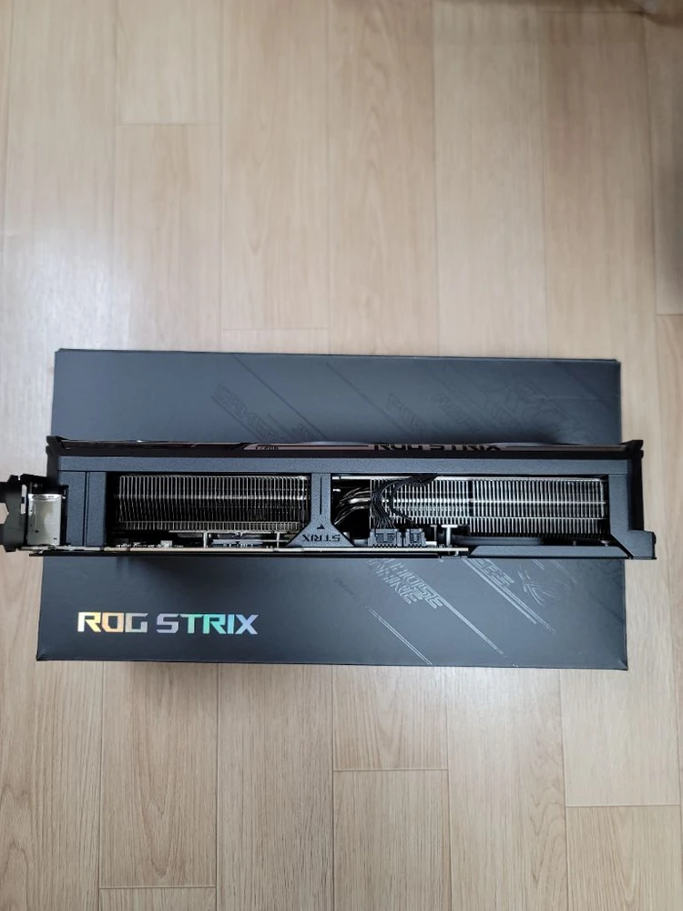 ASUS ROG STRIX RTX 5070Ti 그래픽카드 팝니다 이미지