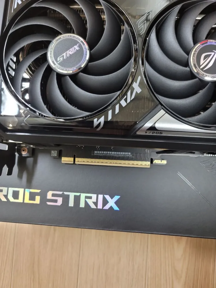 ASUS ROG STRIX RTX 5070Ti 그래픽카드 팝니다 이미지