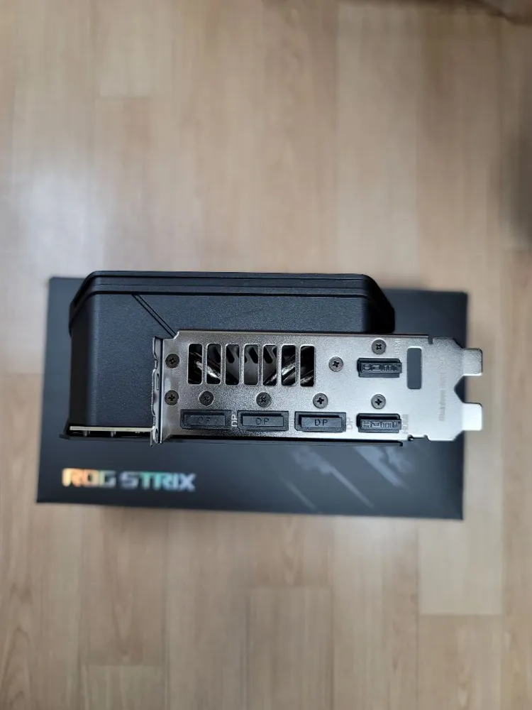 ASUS ROG STRIX RTX 5070Ti 그래픽카드 팝니다 이미지