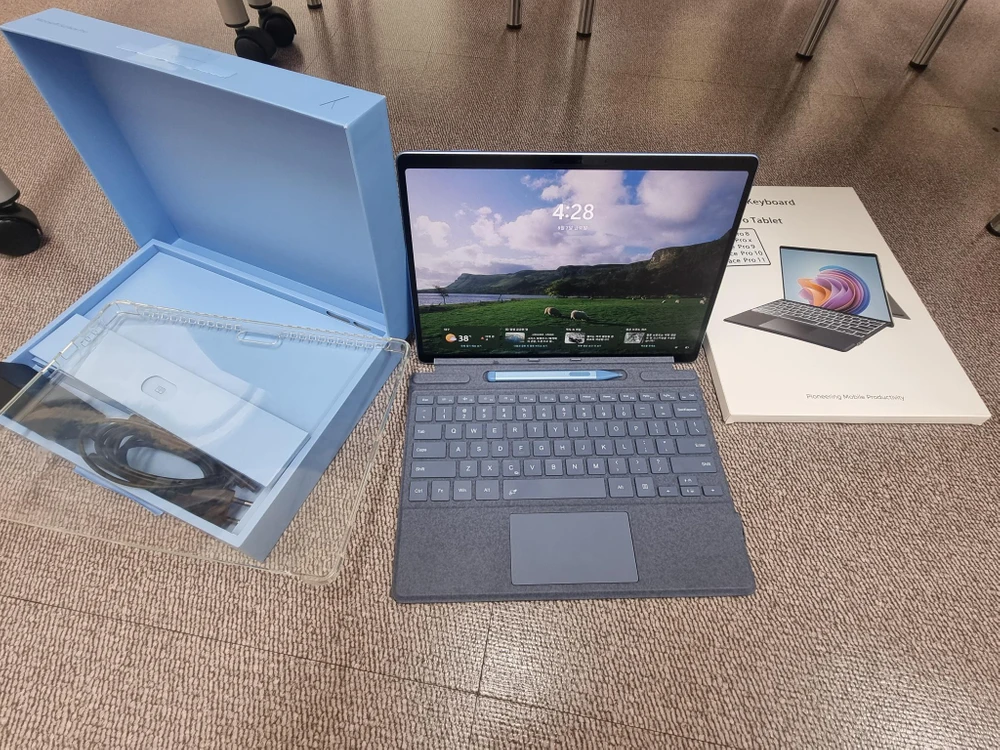 서피스프로 11 램16G, 512GB 사파이어 판매합니다.(보험 有) - 안심되는 중고거래