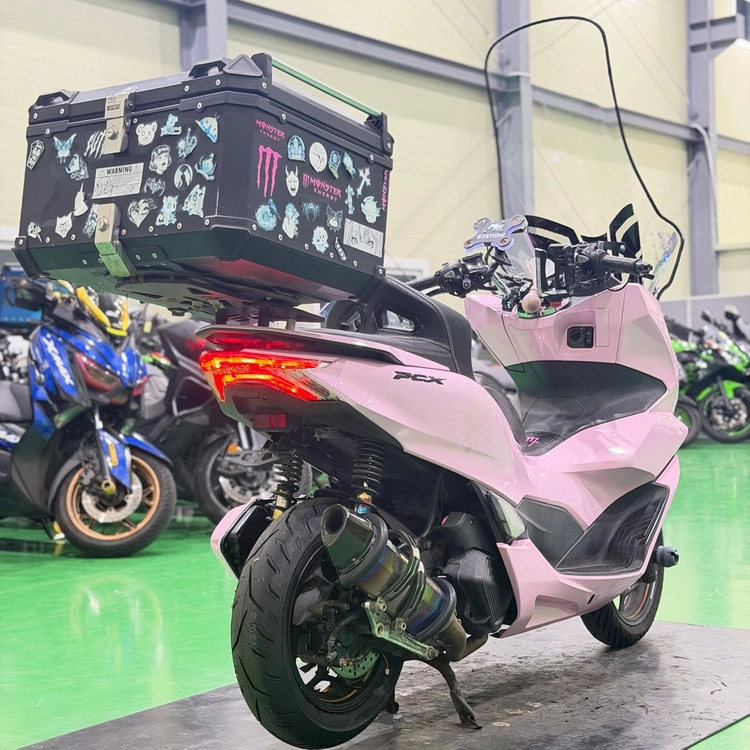 혼다 pcx125 21년식 5만키로 핑크컬러 준튜닝 스쿠터 판매합니다 이미지