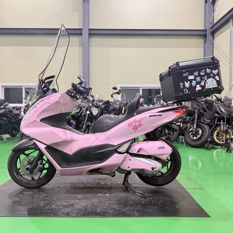 혼다 pcx125 21년식 5만키로 핑크컬러 준튜닝 스쿠터 판매합니다 이미지