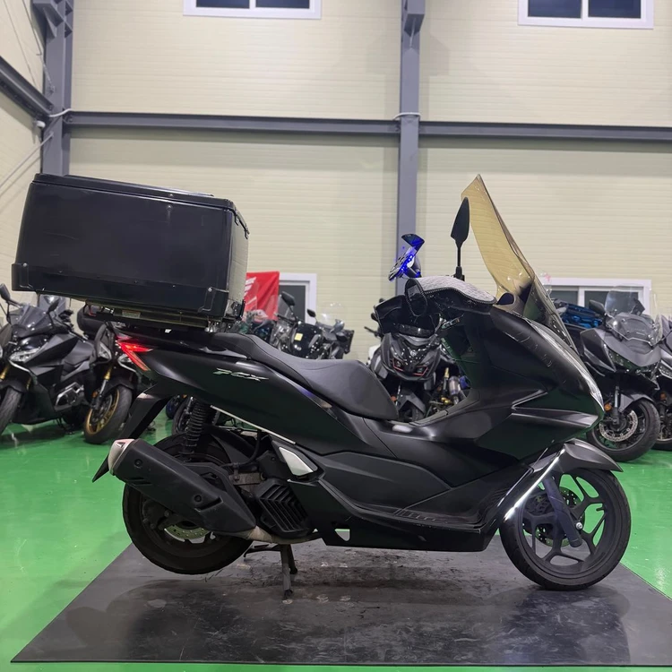 혼다 pcx125 22년식 5만키로 배달셋팅 스쿠터 판매합니다 이미지