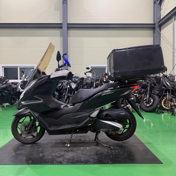 혼다 pcx125 22년식 5만키로 배달셋팅 스쿠터 판매합니다 이미지