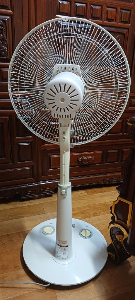 화이트 스탠드 선풍기 이미지