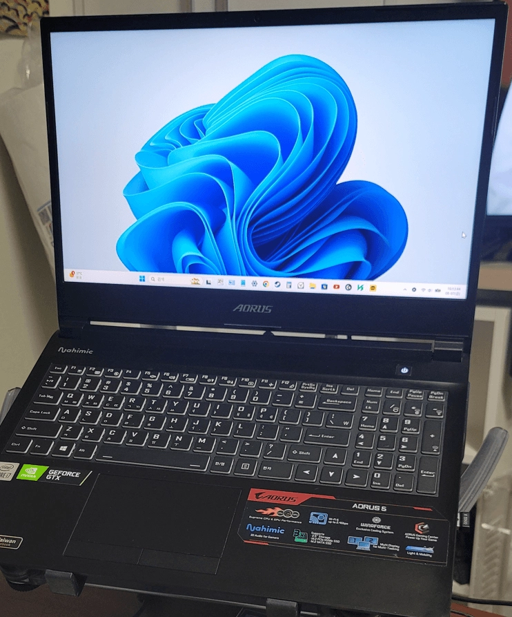 기가바이트 aorus5 sb 게이밍 노트북 - 안심되는 중고거래