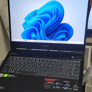 기가바이트 aorus5 sb 게이밍 노트북 이미지