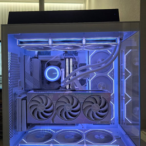 화이트 커스텀 PC ( 9600X/ RTX4070Ti Super) 고사양 본체 팝니다. 이미지