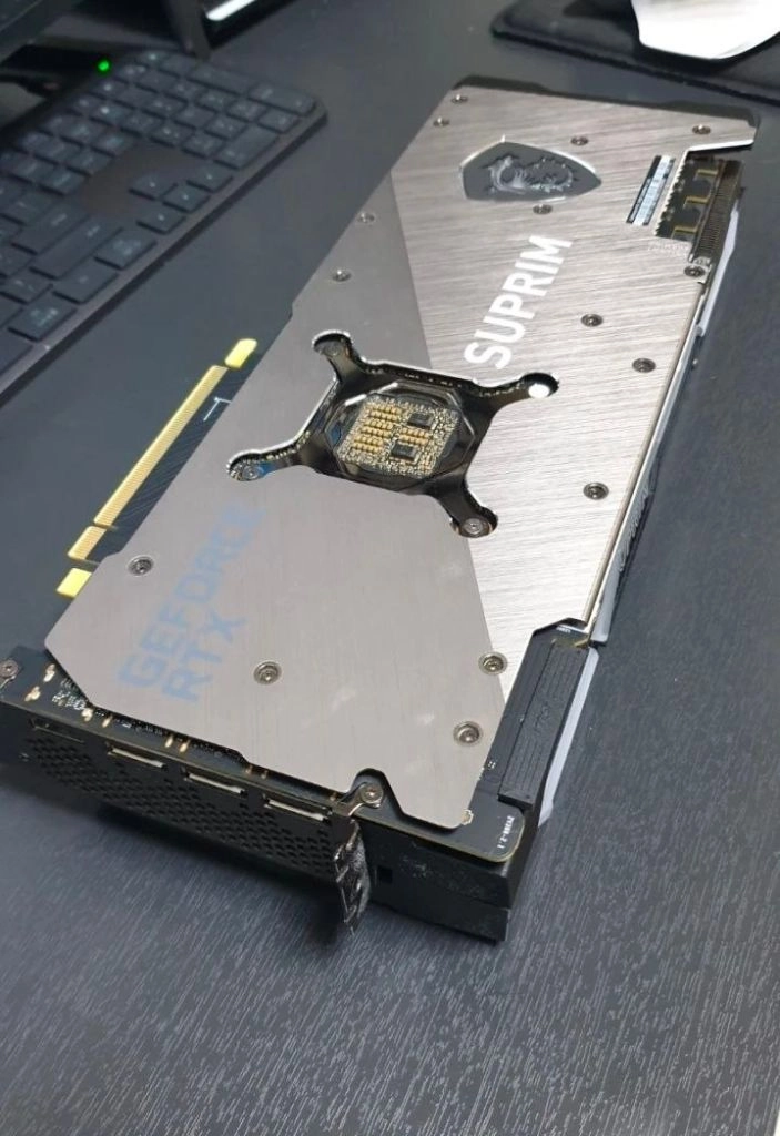 MSI 지포스 RTX 3090 슈프림 X 24G 이미지