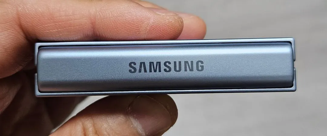 갤럭시 Z플립6 블루 256GB A급 싸게 팝니다. 이미지