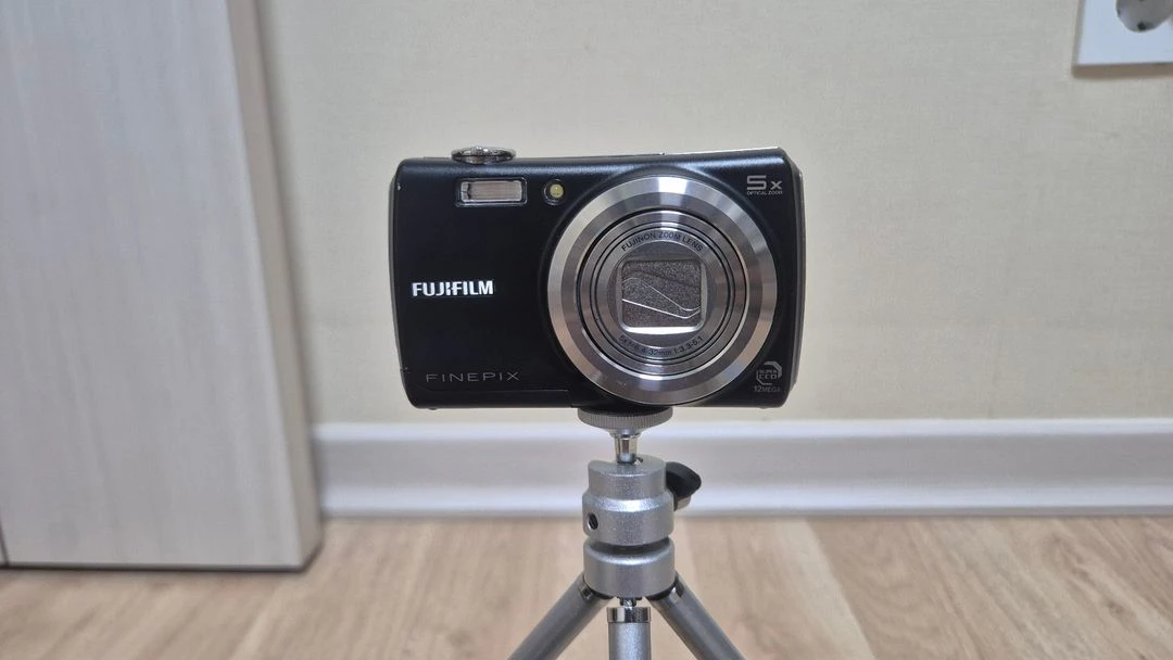 후지필름 파인픽스 F100 디지털카메라 이미지