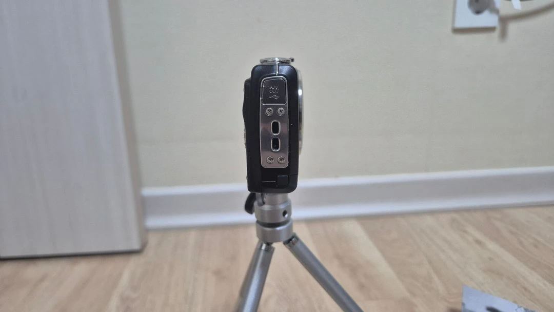 후지필름 파인픽스 F100 디지털카메라 이미지