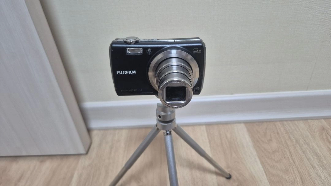 후지필름 파인픽스 F100 디지털카메라 이미지