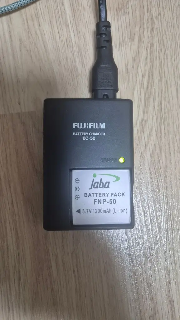 후지필름 파인픽스 F100 디지털카메라 이미지