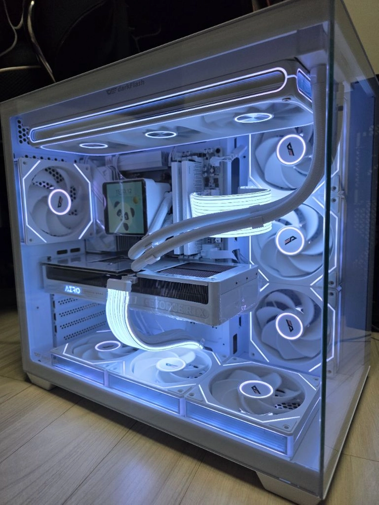 라이젠7 9800X3D 5080 화이트 신품PC 팝니다 이미지