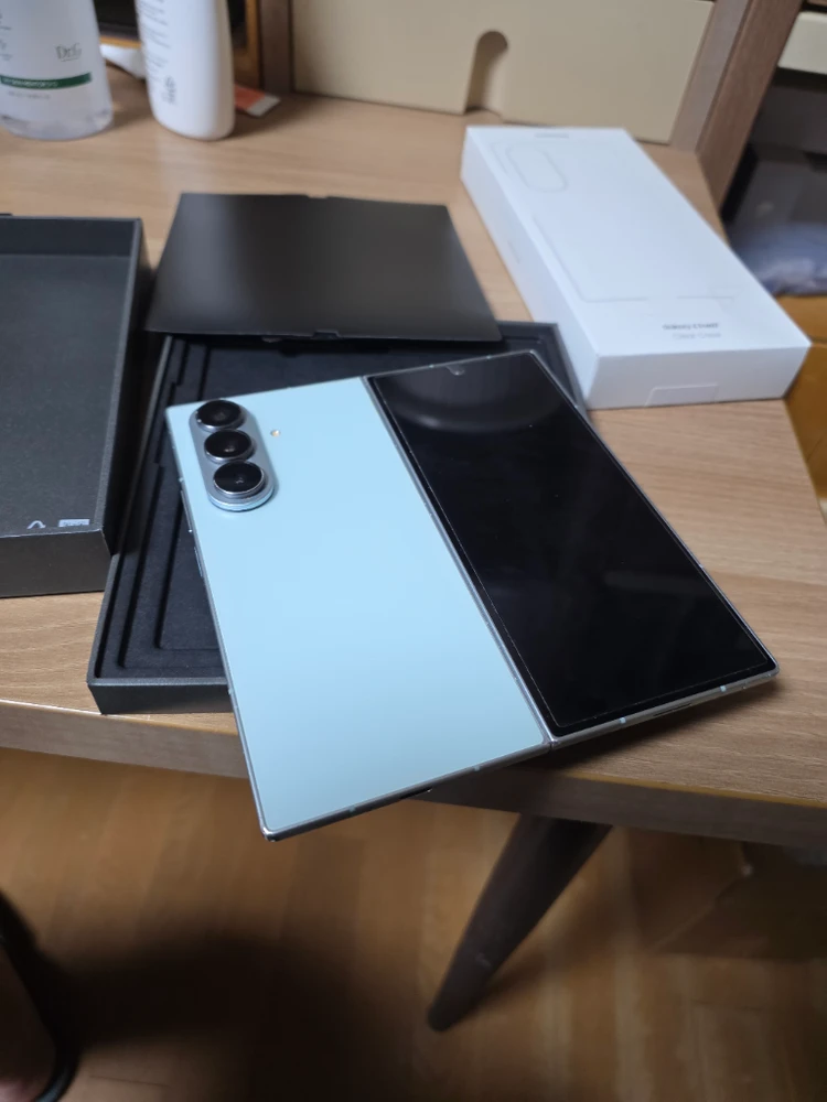 갤럭시 Z폴드7 민트 512gb 삼케플 4년 170만원 - 안심되는 중고거래