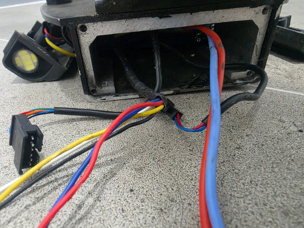 전동킥보드 부품 48V13Ah 배터리 및 48v25a컨트롤러등등 - 안심되는 중고거래