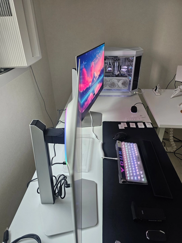 삼성전자 오디세이 OLED G8 G80SH LS32HG800 < 1대 판매 > 이미지