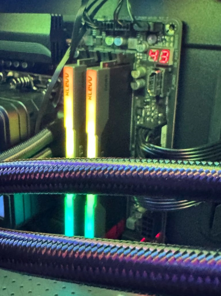 고수율 KLEVV DDR5-6000 CL30 CRAS V RGB 48GB 이미지
