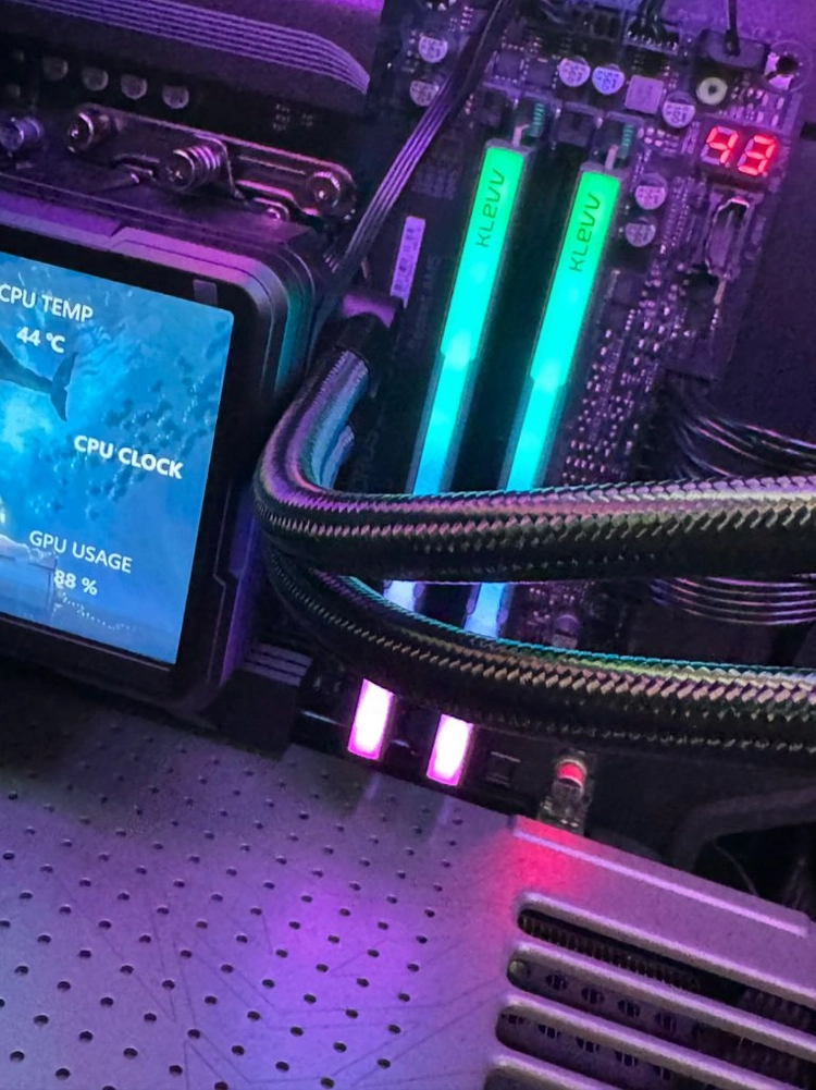 고수율 KLEVV DDR5-6000 CL30 CRAS V RGB 48GB 이미지