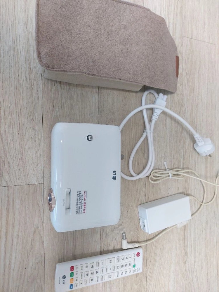 휴대용 LG 빔프로젝터 PH550 이미지