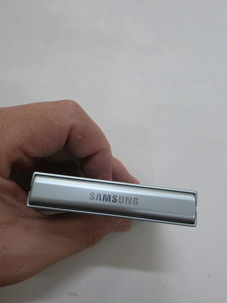 갤럭시 Z플립6 민트 256GB 이미지