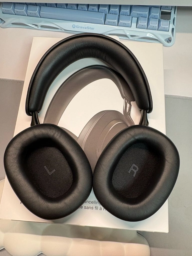 Bowers & Wilkins Px8 S2 노이즈캔슬링 헤드폰 (블랙) 이미지
