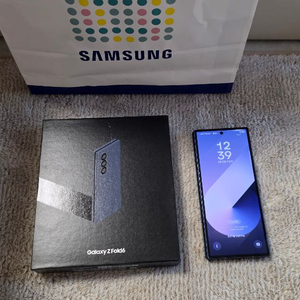 올갈이 / 자급제 갤럭시 Z 폴드6 256GB 네이비 판매합니다 이미지