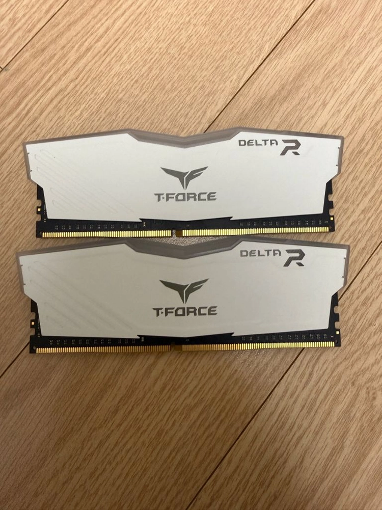 팀그룹 T-FORCE DELTA RGB 화이트 DDR4 3600 16GB(8*2) 이미지
