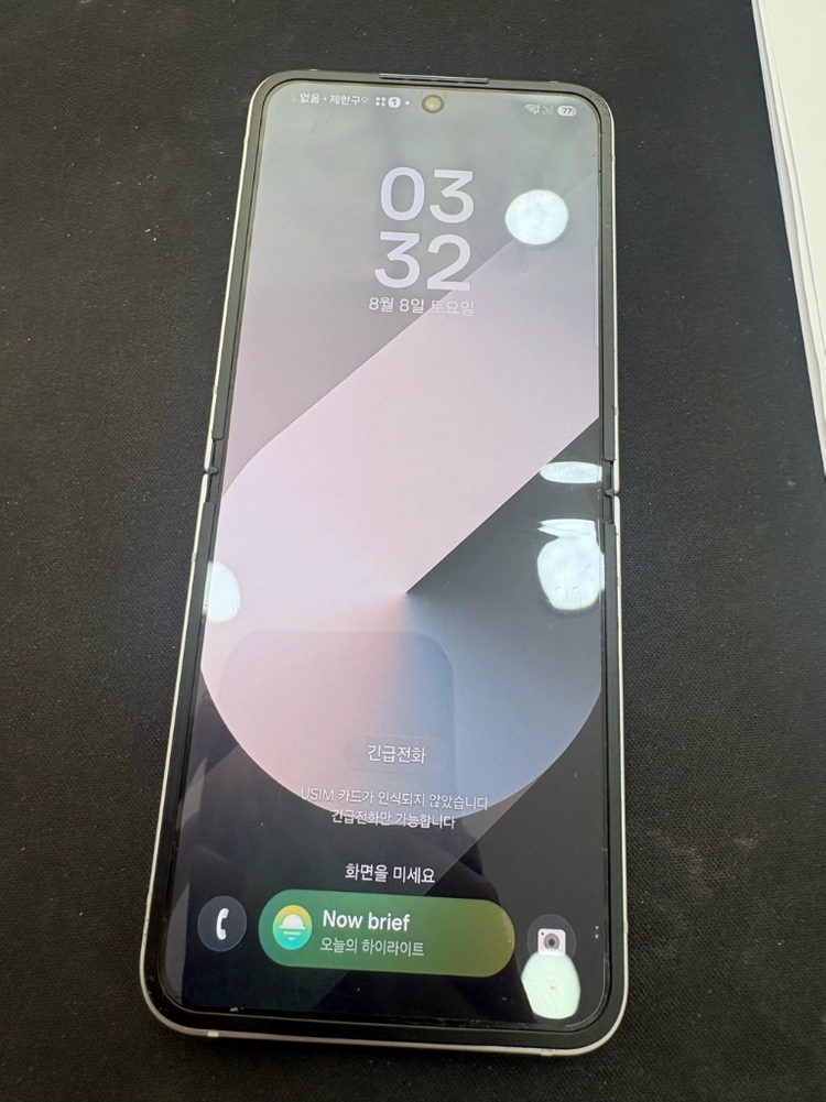 갤럭시 Z플립6 256GB 실버쉐도우 중고폰 이미지