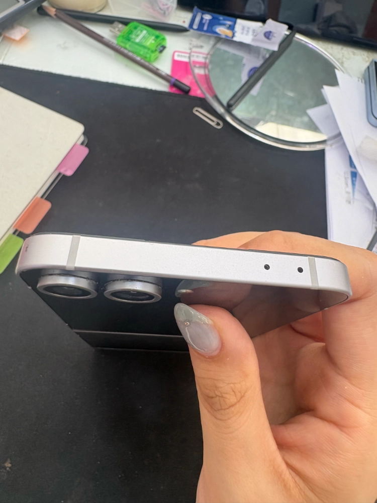 갤럭시 Z플립6 256GB 실버쉐도우 중고폰 이미지