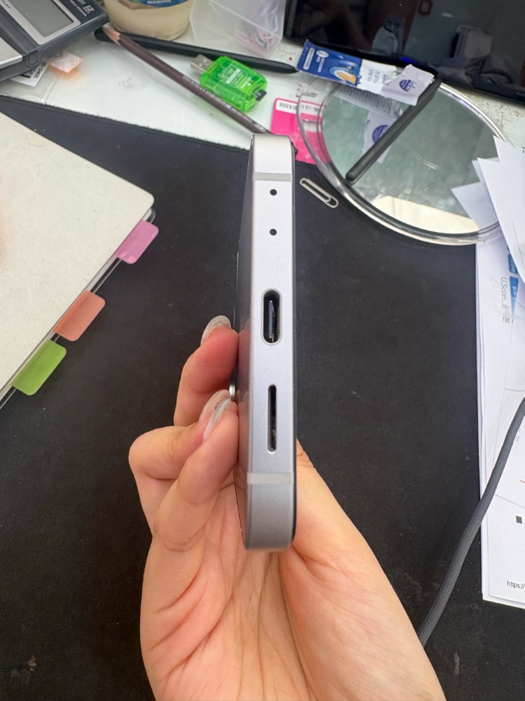 갤럭시 Z플립6 256GB 실버쉐도우 중고폰 이미지